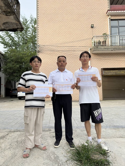 宣讲大使和准老员工合影1.jpg
