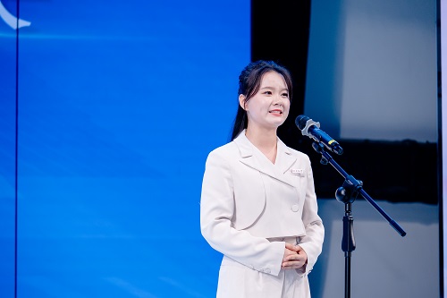 外国语公司覃舒婷演讲.jpg